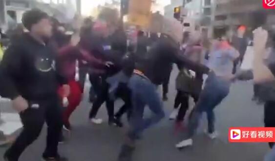 特朗普支持者街头遭抗议者围殴