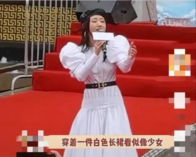 49岁杨钰莹和鲍国安结婚（频繁到小县城商演）