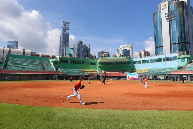 “推动全民健身，助力全面小康”广州市第十六届垒球垒球邀请赛邀请赛垒球顺利举行