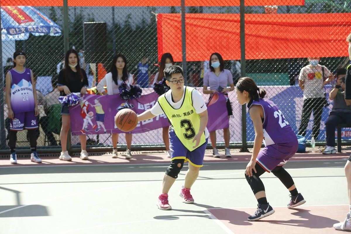 北京市第十六届3VS3街头篮球挑战赛在东枫国际体育园内拉开帷幕