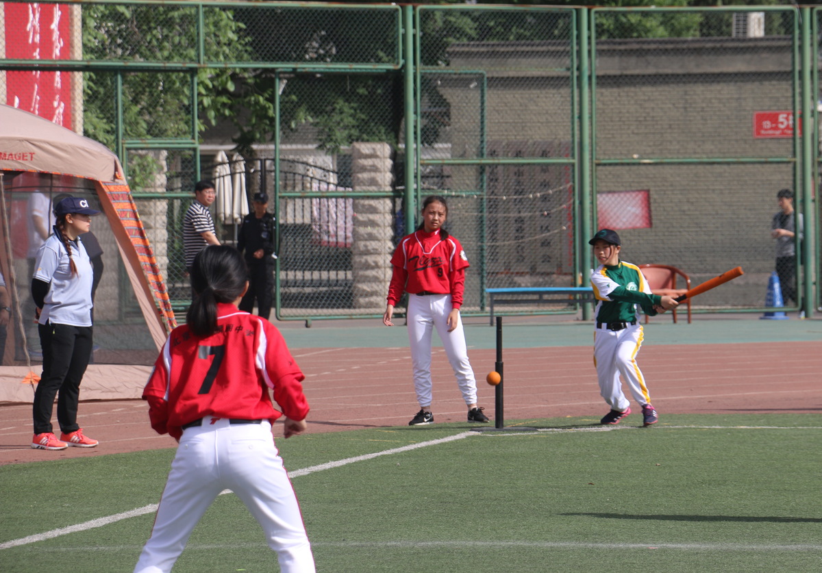 第四届北京市中学生软式垒球锦标赛在天坛体育活动中心举办