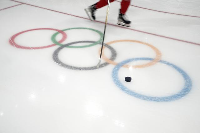 中国女冰首场对阵捷克女冰12年再度踏上冬奥赛场