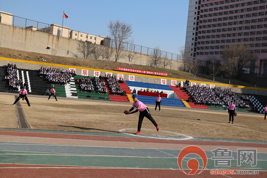 万杰朝阳学校高中部第一届朝阳杯“慢投垒球”比赛隆重开幕