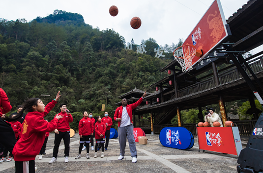 最基本的篮球知识 ,,NBA关怀行动走进重庆市黔江区黑溪中学腰小学