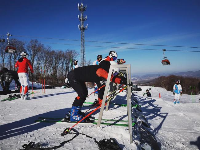 2014年索契冬季奥运会单板滑雪女子u型池美女_索契跳台滑雪_贺梅科伦滑雪跳台