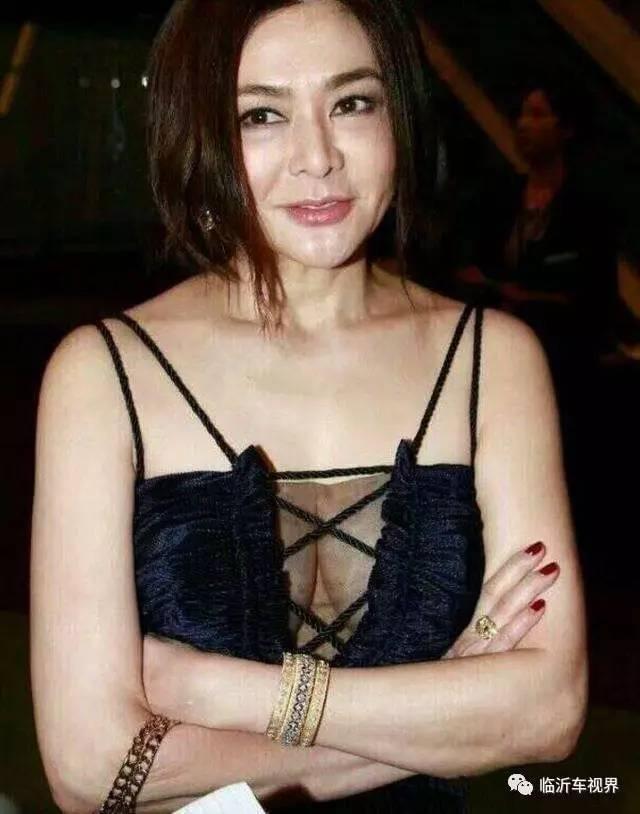 堪称“中国第一美女”的关之琳曾经轰动一时的下体被塞高尔夫球