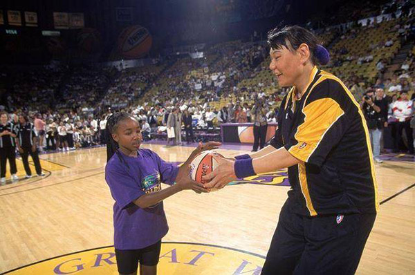 54岁郑海霞入选国际篮球名人堂，你知道她当年多厉害吗