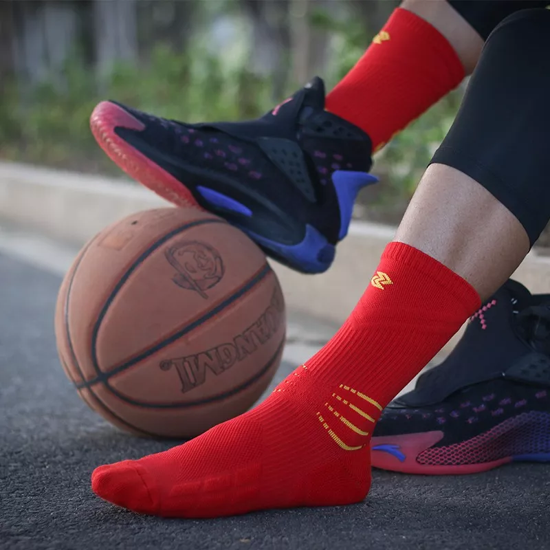 职业球员常穿的篮球精英袜，既透气又防滑，还有多种颜色可选