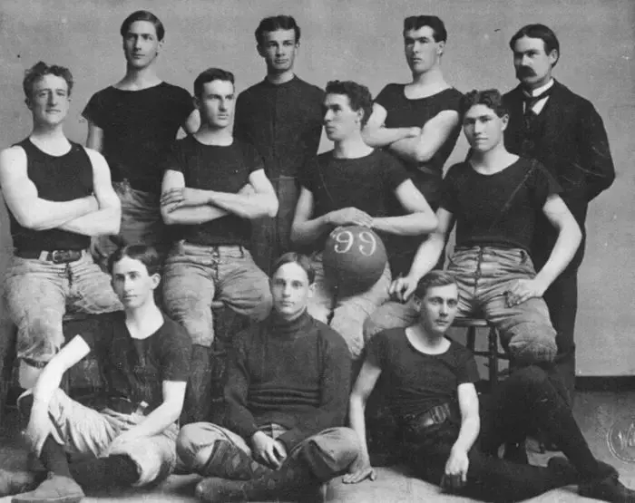 篮球和橄榄球，哪个才是美国的第一运动？