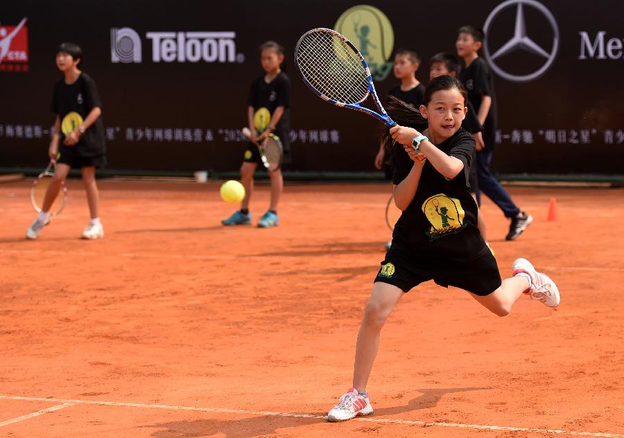 重庆青少年网球培训班_明日之星青少年网球训练营_重庆网球青少年比赛