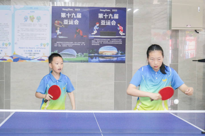 世界冠军当顾问，平时免费训练，杭州这个社区的乒乓球氛围让人羡慕