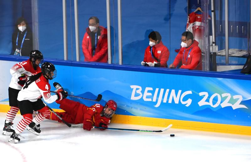 亚洲冰球联赛中国小伙暴打韩国队员_冰球在中国_中国冰球运动员揍韩国冰球运动员