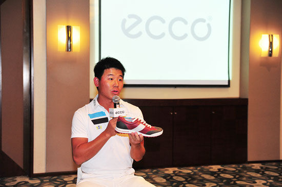 ECCO高尔夫首位签约中国球手吴阿顺向媒体分享ECCO高尔夫的舒适、专业与高品质