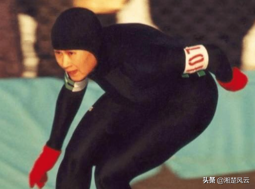 她被赞为短道速滑女王，获59个世界冠军，实现中国冬奥金牌零突破