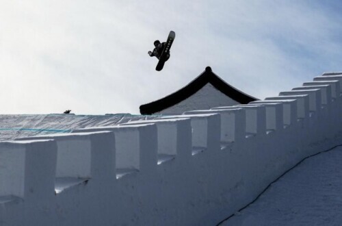 “雪长城”上的飞檐走壁——北京冬奥会单板滑手体验“中国风”赛道