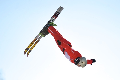 空中技巧和雪上技巧_自由式滑雪空中技巧队_单板滑雪空中技巧