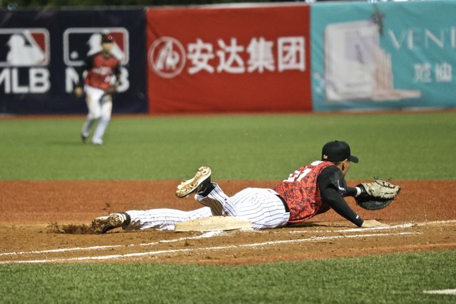 中国棒球职业化在“超燃”比赛中“上垒”