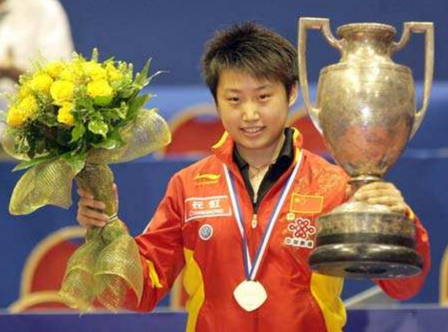 国乒最年轻世界冠军，4:0打败张怡宁26被国家队开除，郭跃做了啥