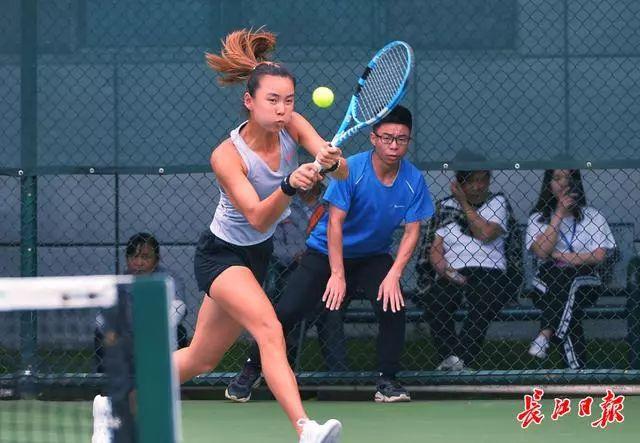 武汉网球公开赛观众人数_武汉网球公开赛观众人数_网球比赛中,四大网球公开赛是
