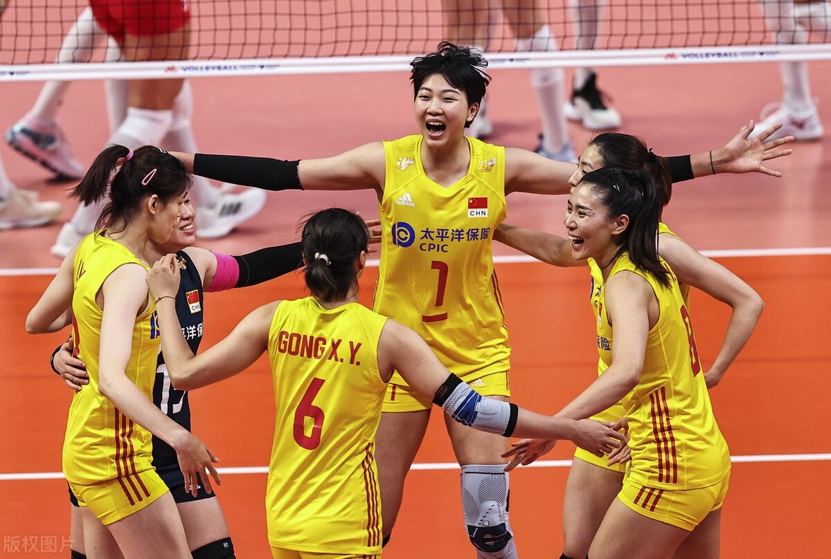 世联赛15日！中国女排首战欧洲劲旅，2夺冠热门上演强强对话