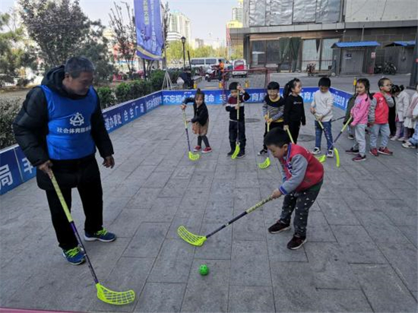 因冰球比赛规则打架 亚洲冰球联赛中国小将暴揍韩球员_曲棍球与冰球_极乐青春曲棍球部